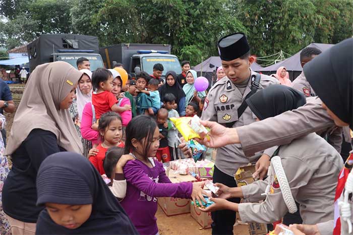 Polres Sukabumi Kota Distribusikan Bansos
