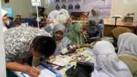 Stand PMB STIKes Sukabumi di Expo SMAN 2 Sukabumi Raih Antusiasme Tinggi