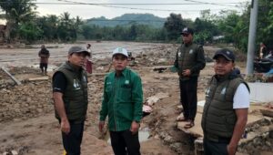 Anggota DPR RI, Zainul Munasichin Salurkan Bantuan dan Dirikan Posko Bencana