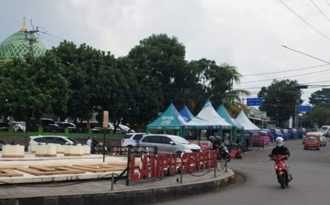 Polres Cianjur, Jawa Barat, menyiagakan personel di Bundaran Tugu Lampu Gentur, By Pass, Cianjur.