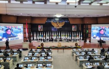 Situasi Rapat Paripurna di Gedung DPRD Jawa Barat, Bandung, Jumat (27/12/2024). 