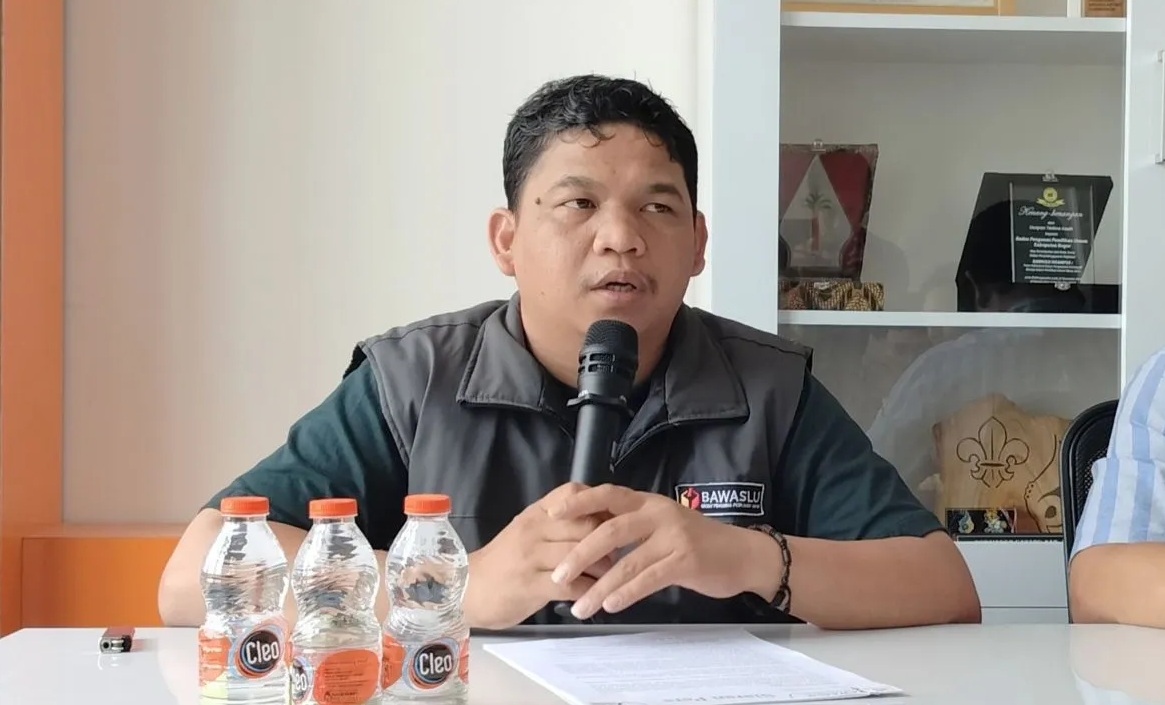 Koordinator Divisi Pencegahan, Partisipasi Masyarakat, dan Hubungan Masyarakat Bawaslu Kabupaten Bogor Burhanuddin di Cibinong, Bogor, Jawa Barat. (M Fikri Setiawan)