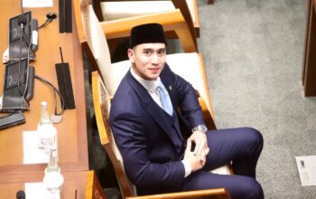 Anggota DPR terpilih masa bakti 2024-2029 Verrell Bramasta mengikuti pelantikan di Kompleks Parlemen, Senayan, Jakarta, Selasa (1/10/2024). (Dery Ridwansah/ JawaPos.com