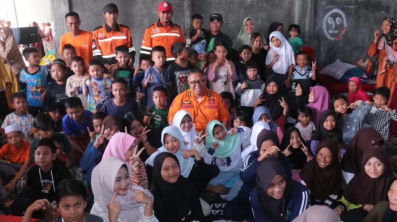 Bupati Sukabumi Marwan Hamami mengumumkan bahwa pemerintah kabupaten setempat telah menyiapkan lahan untuk relokasi para korban bencana,
