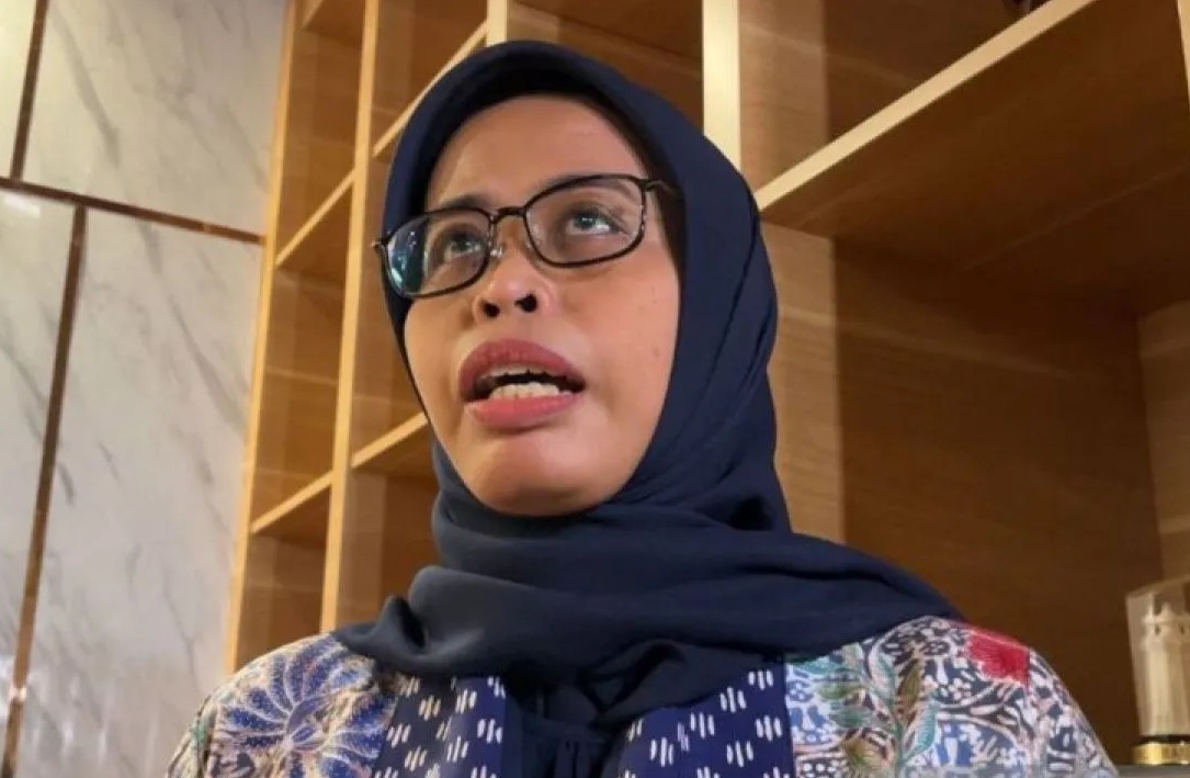 Ketua KPU Jabar Ummi Wahyuni memberikan keterangan di Kantor KPU Jabar, Bandung, Selasa (3/12/2024).