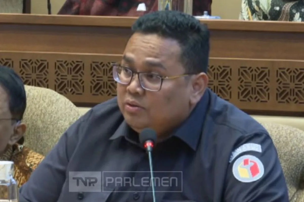 Ketua Bawaslu RI Rahmat Bagja dalam rapat dengar pendapat bersama Komisi II DPR RI di Kompleks Parlemen, Senayan, Jakarta, Rabu (4/12/2024). (Rio Feisal)
