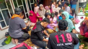 Korban Banjir Sukabumi Dapat Bantuan Obat dan Medis Kemenkes