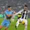Bek Timnas Indonesia, Jay Idzes (kiri) mencetak gol saat Juventus bermain imbang 2-2 lawan Venezia dalam pertandingan Liga Italia 2024/25 di Allianz Arena pada Minggu (14/12/2024). (Juventus)