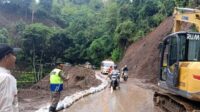 Cegah Longsor, Jalan Kiaradua-Waluran Sukabumi Ditutup