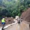 Jalan nasional yang berada di ruas Jalan Simpenan-Kiaradua di Kampung Ciawitali, Kecamatan Simpenan, Kabupaten Sukabumi, Jawa Barat yang ditutup akibat terjadi longsor susulan.