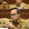 Wakil Menteri Dalam Negeri Bima Arya Sugiarto dalam rapat dengar pendapat bersama Komisi II DPR RI di Kompleks Parlemen Senayan, Jakarta, Senin (18/11/2024). (Puspen Kementerian Dalam Negeri)