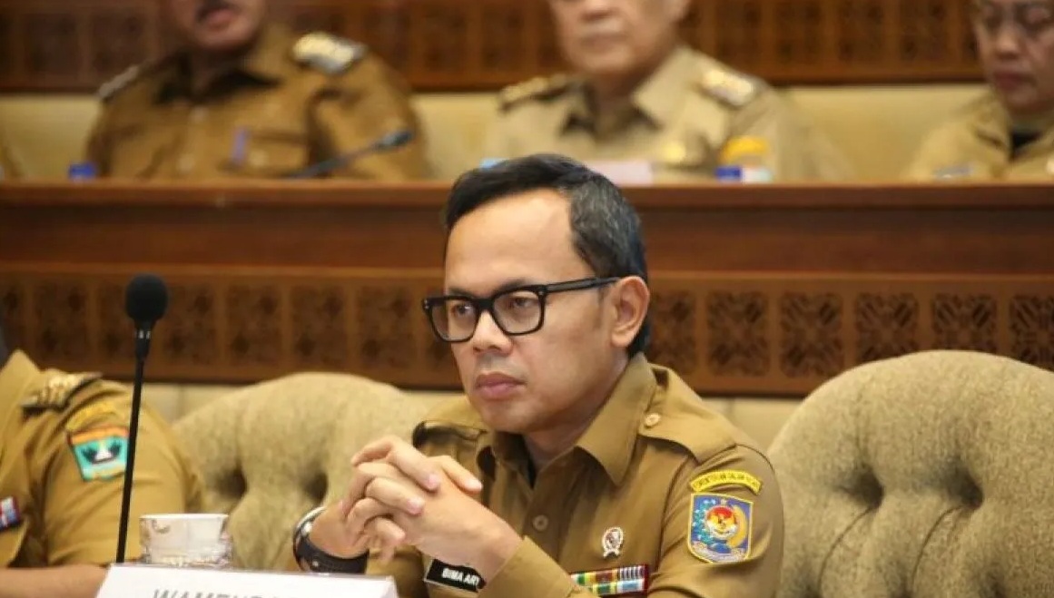 Wakil Menteri Dalam Negeri Bima Arya Sugiarto dalam rapat dengar pendapat bersama Komisi II DPR RI di Kompleks Parlemen Senayan, Jakarta, Senin (18/11/2024). (Puspen Kementerian Dalam Negeri)