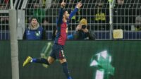 Pemain Barcelona Ferran Torres merayakan keberhasilannya mencetak gol pada pertandingan Liga Champions kontra Borussia Dortmund di Stadion Signal Iduna Park, Dortmund, Rabu (11/12/2024).