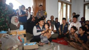 Mensos: Warga Sukabumi, Kalau Bantuan Kurang Segera Lapor!