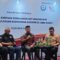 Direktur Pemasaran Ditjen Penguatan Daya Saing Produk Kelautan dan Perikanan Kementerian Kelautan dan Perikanan (KKP) Erwin Dwiyana (kiri) sebagai nara sumber dalam diskusi acara Kolaborasi strategis program bantuan pemenuhan gizi masyarakat dan penanggulangan kemiskinan ekstrem di Jawa barat, di kawasan Gatot Subroto Bandung, Selasa (17/12/2024).