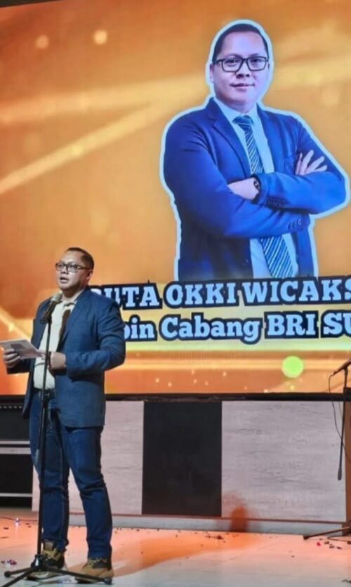KHIDMAT: Di sela-sela pembukaan acara PHS Semester 1/2024, Pinca BRI Sukabumi Duta Okki Wicaksono mengajak seluruh tamu undangan juga panitia untuk bersama-sama mendoakan masyarakat Kabupaten Sukabumi yang dilanda bencana alam.(sri/radarsukabumi)