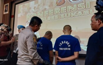 Kapolres Sukabumi AKBP Dr. Samian saat berkomunikasi dengan tersangka RFR.(FOTO : NANDI/ RADARSUKABUMI)