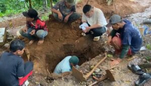 Potret 18 Makam di Cibadak Sukabumi Dipindahkan, Terdampak Bencana Retakan Tanah