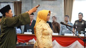 Feri Sri Jadi Perempuan Pertama, Jabat Pimpinan DPRD Kota Sukabumi
