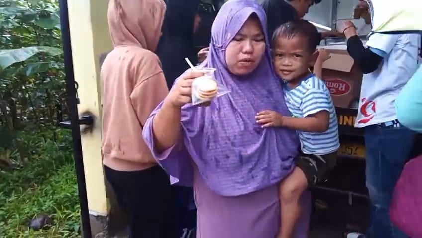 Tangkapan Layar Warga terdampak bencana alam pergerakan tanah di kampung Gempol, Desa Cikadu, Kecamatan Palabuhanratu, Kabupaten Sukabumi.(FOTO : ISTIMEWA/ RADARSUKABUMI)