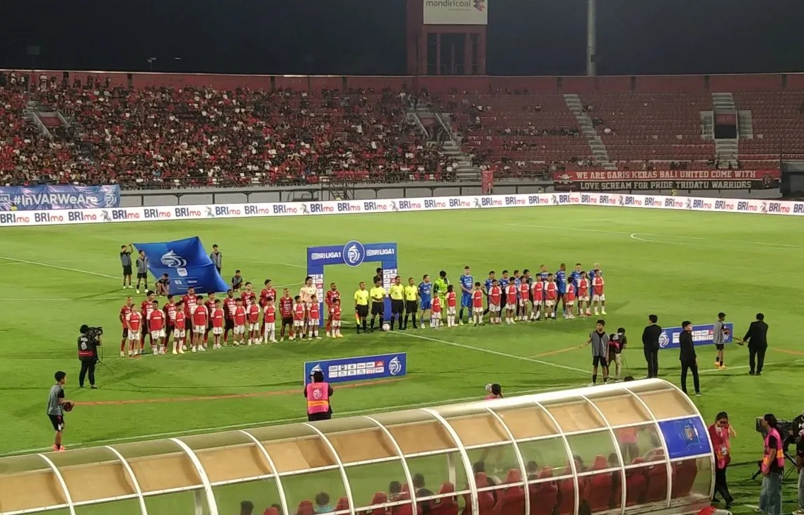 Bali United ditahan imbang 1-1 melawan Persib Bandung pada laga lanjutan pekan ke-12 Liga 1 Indonesia 2024/2025 di Stadion Kapten I Wayan Dipta, Kabupaten Gianyar, Bali, Selasa (7/1/2025). (Dewa Ketut Sudiarta Wiguna)
