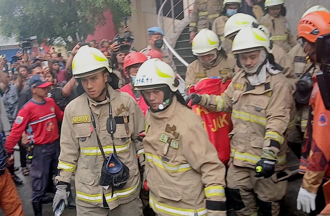 Korban tewas kebakaran Glodok Plaza, Jakarta Barat disebut sulit diidentifikasi lantaran kondisinya hangus terbakar.(Cahyono)