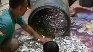 Cerita Warga Ciracap Sukabumi Menabung Koin di Dalam Drum Selama 8 tahun, Terkumpul 70 Juta 