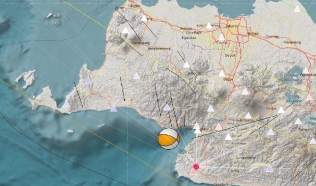 Badan Meteorologi, Klimatologi, dan Geofisika (BMKG) mengonfirmasi bahwa gempa bumi berkekuatan M4,3 yang mengguncang wilayah Kabupaten Sukabumi pada Sabtu dini hari, 18 Januari 2025, dipicu oleh sesar aktif (sesar naik) di darat di Ujung Genteng.