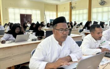 Sebanyak 157 peserta mengikuti ujian seleksi kompetensi teknis tambahan (SKTT) Pegawai Pemerintah dengan Perjanjian Kerja (PPPK) Kementerian Agama 2024 di aula Kemenag Nagan Raya, Kompleks Perkantoran Suka Makmue, Selasa (17/12/2024). 