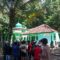 Warga saat diberikan surat peringatan kedua terkait pengosongan lahan taman wisata alam Sukawayana.(FOTO : NANDI/ RADARSUKABUMI)