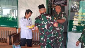 Kegembiraan Empan Supiandi Guru Jampang Tengah Saat Dibantu Danramil 