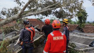 Angin Kencang Terjang Sukabumi, Sejumlah Rumah Warga Rusak 