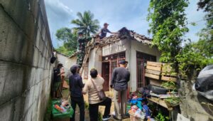Rumah Warga Kebonpedes ‘Dihancurkan’ Bupati