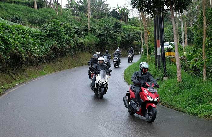Bahaya Aquaplaning Saat Mengendarai Motor