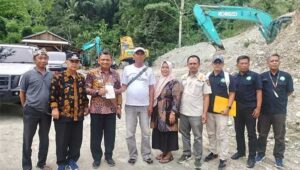 DPMPTSP  Kabupaten Sukabumi Tutup Sementara Tambang Batu Hejo di Cikembar 