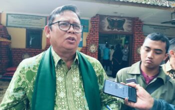 DIWAWANCARA: Pj Walikota Sukabumi Kusmana Hartadji saat diwawancara sejumlah media, belum lama ini. (FT: BAMBANG/RADARSUKABUMI)