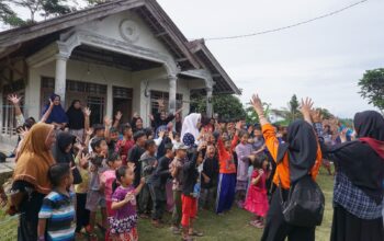 Belasan Organisasi Mahasiswa (Ormawa) Nusa Putra University, dipimpin oleh Badan Eksekutif Mahasiswa (BEM), meluncurkan gerakan "Membangun Kembali Senyum Sukabumi”(FOTO : dok/radarsukabumi)