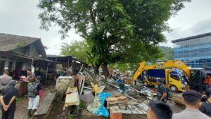 Potret Eksekusi Lahan di Palabuhanratu Sempat Diprotes Warga