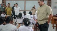 Hari Pertama Masuk Sekolah, Menpora Meninjau Pelaksanaan MBG di SMAN 3 Cimahi, Begini Kata Dito Aritedjo
