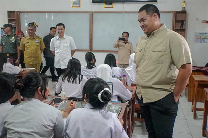 Menpora Meninjau Pelaksanaan MBG