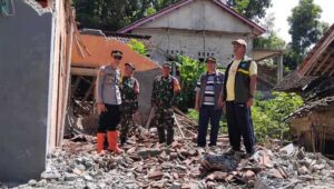 Rumah Warga Tegalbuleud Sukabumi Ambruk