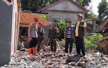 Rumah Warga Tegalbuleud Sukabumi Ambruk