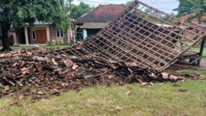 Potret Rumah Janda Tua di Ciemas Ambruk Diterjang Hujan