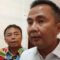 Pj Gubernur Jabar Bey Triadi Machmudin memberikan keterangan di Gedung Sate Bandung, Kamis malam (30/1/2025). (Ricky Prayoga)