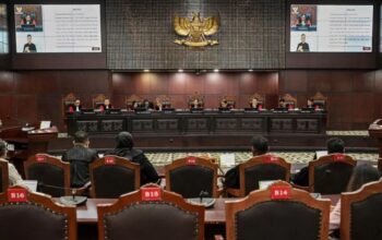 Suasana sidang putusan uji materi undang-undang di Gedung Mahkamah Konstitusi, Jakarta, Kamis (2/1/2025). Mahkamah Konstitusi (MK) menghapus persyaratan ambang batas pencalonan presiden atau presidential threshold 20 persen kursi di DPR
