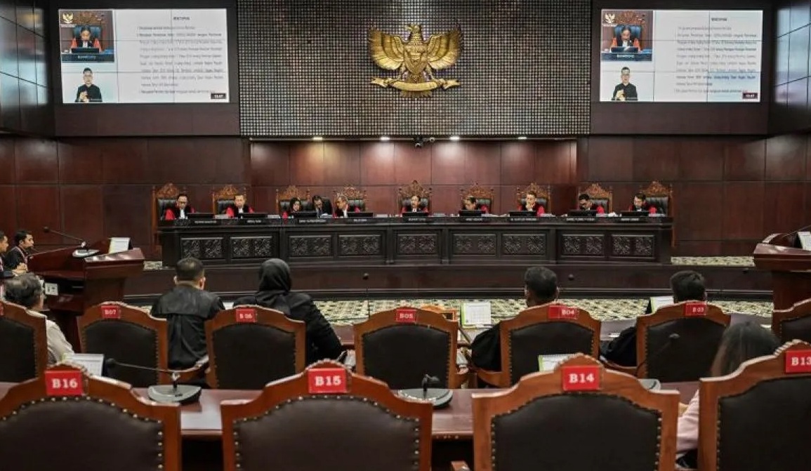 Suasana sidang putusan uji materi undang-undang di Gedung Mahkamah Konstitusi, Jakarta, Kamis (2/1/2025). Mahkamah Konstitusi (MK) menghapus persyaratan ambang batas pencalonan presiden atau presidential threshold 20 persen kursi di DPR