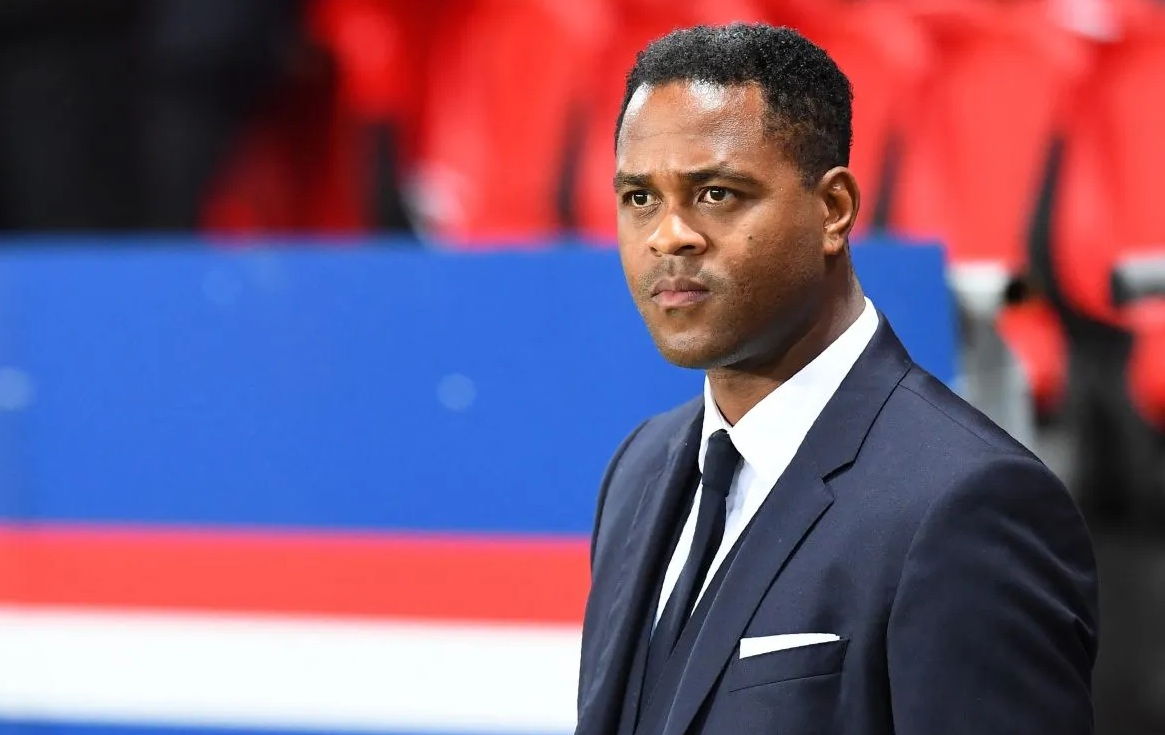 Direktur sepak bola Paris Saint-Germain asal Belanda Patrick Kluivert menunggu dimulainya pertandingan sepak bola grup A Liga Champions UEFA antara Paris Saint-Germain (PSG) dan Basel di stadion Parc des Princes di Paris pada 19 Oktober 2016. (Franck Fife)