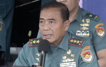 Panglima Komando Armada TNI AL Laksamana Madya TNI Denih Hendrata di Markas Koarmada TNI AL, Jakarta, Senin (6/1/2025). (Irfansyah Nasution)