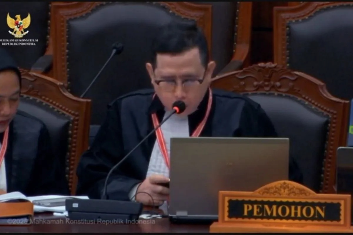 Kuasa Hukum Calon Bupati dan Wakil Bupati Bandung Sahrul Gunawan dan Gun Gun Gunawan Bacakan Permohonan dalam sidang Pemeriksaan Pendahuluan di MK, Rabu (8/1/2025). 