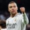 Penyerang Real Madrid Kylian Mbappe mengepalkan tangan saat selebrasi setelah mencetak gol ke gawang Las Palmas dalam pertandingan pekan ke-20 Liga Spanyol di Stadion Santiago Bernabeu, Senin dini hari WIB (20/1/2024). Real Madrid menang telak 4-1.